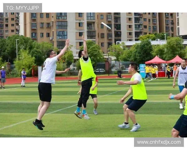 武汉飞盘队的训练与比赛状态揭秘飞盘运动的魅力与团队精神的碰撞 武汉飞盘队的训练与比赛状态揭秘飞盘运动的魅力与团队精神的碰撞