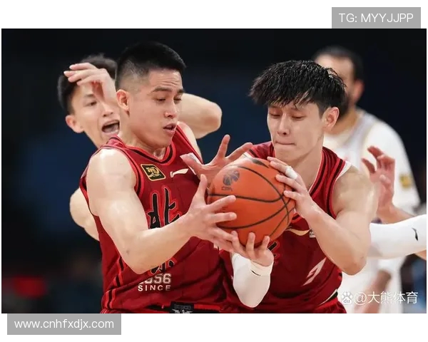 北京首钢与福建男篮激战正酣谁能在CBA赛场上笑到最后